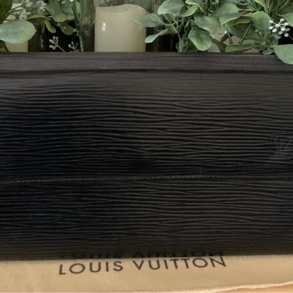 Authentic Louis Vuitton Epi Wallet